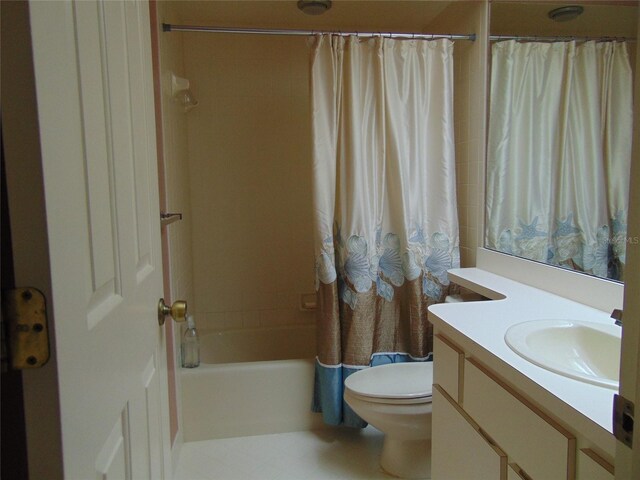 2046 SE 37th Court Cir, Ocala, FL 34471 - full bath featuring shower / tub combo with curtain, vanity, and toilet