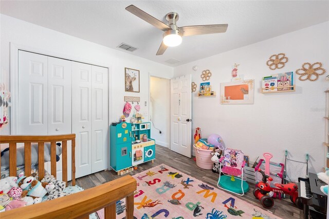 5855 SE 158th Ct, Ocklawaha, FL 32179 - bedroom with wood finished floors, visible vents, a closet, and a ceiling fan