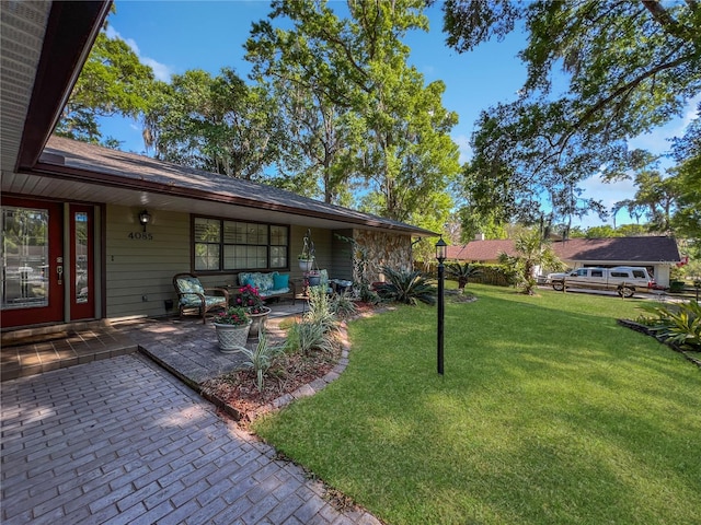 4085 SE 23rd Ter, Ocala, FL 34480 - view of grassy yard featuring outdoor lounge area and a patio area