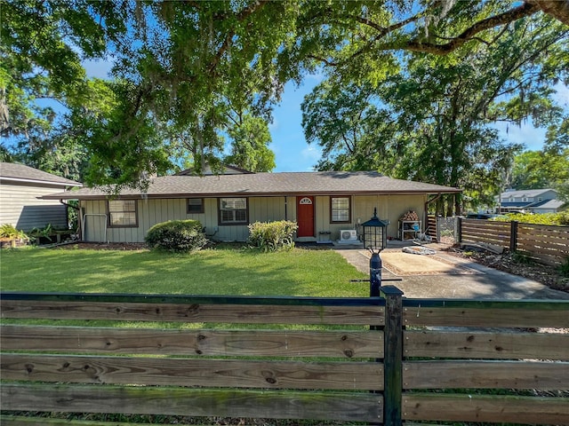 4085 SE 23rd Ter, Ocala, FL 34480 - ranch-style house featuring driveway