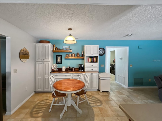 4085 SE 23rd Ter, Ocala, FL 34480 - dining area featuring washer / clothes dryer, light tile patterned floors, and a textured ceiling