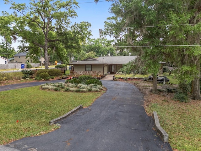 4085 SE 23rd Ter, Ocala, FL 34480 - view of front facade featuring asphalt driveway and a front lawn