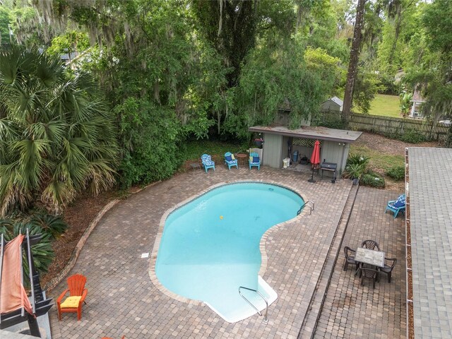 4085 SE 23rd Ter, Ocala, FL 34480 - view of swimming pool with a patio area and view of wooded area