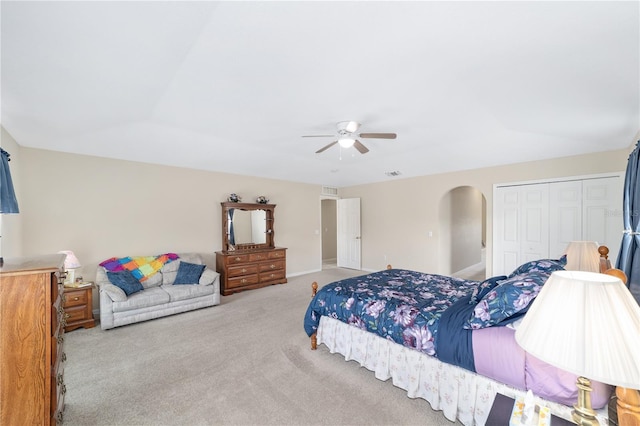 4545 SE 30th St, Ocala, FL 34480 - bedroom with vaulted ceiling, a closet, carpet floors, visible vents, and arched walkways