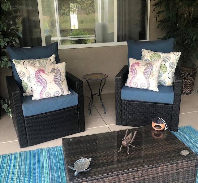 sunroom with outdoor lounge area