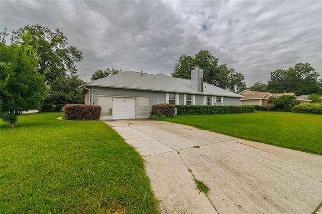 ranch-style house with stucco siding, an attached garage, concrete driveway, and a front yard