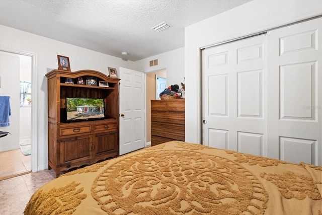 8570 N Discalfani Loop, Crystal River, FL 34428 - tiled bedroom with a closet, a textured ceiling, and visible vents