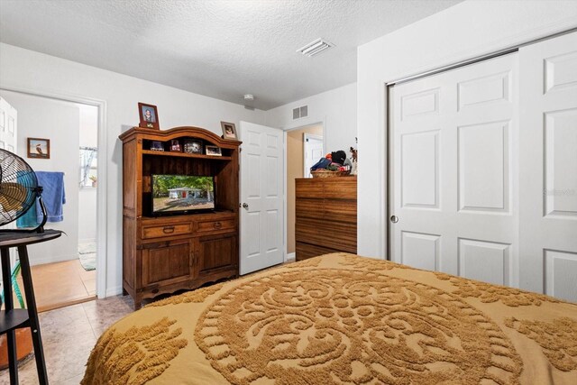8570 N Discalfani Loop, Crystal River, FL 34428 - bedroom with tile patterned floors, a textured ceiling, a closet, and visible vents