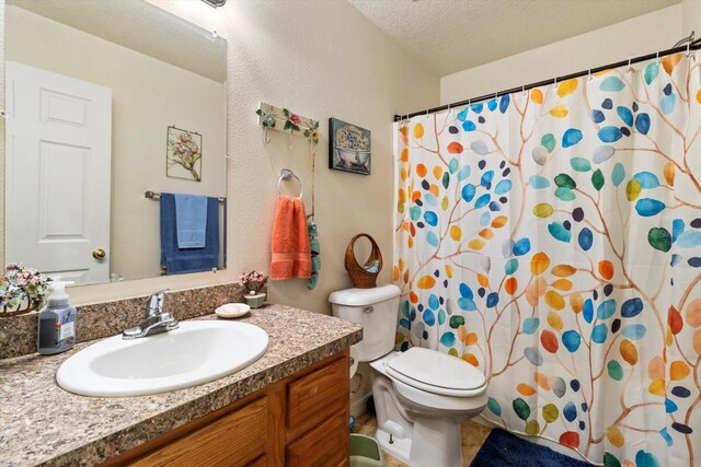 8570 N Discalfani Loop, Crystal River, FL 34428 - full bathroom with a shower with curtain, toilet, vanity, and a textured ceiling