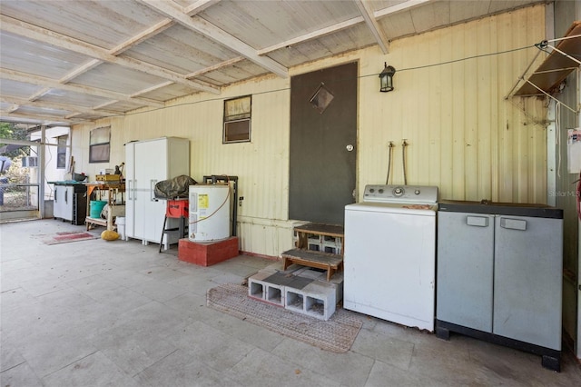 2780 County Road 575, Bushnell, FL 33513 - exterior space with water heater and washer / clothes dryer