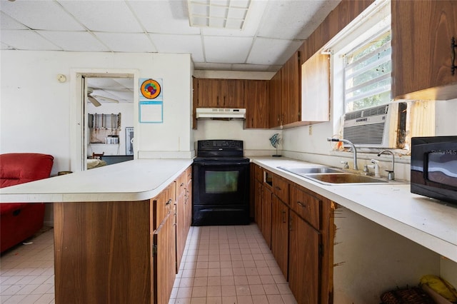 2780 County Road 575, Bushnell, FL 33513 - kitchen featuring light countertops, under cabinet range hood, a sink, a peninsula, and black appliances