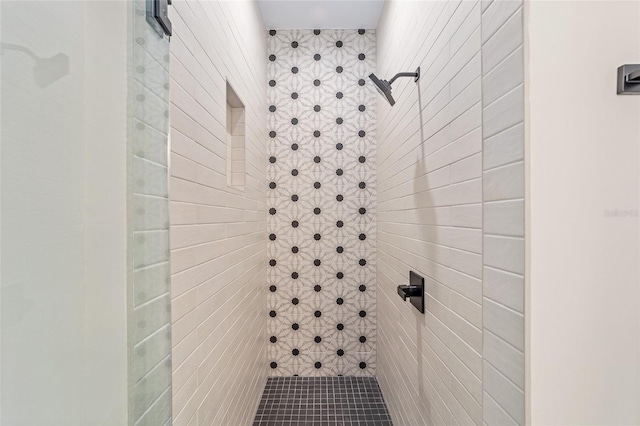 129 SE Watula Ave, Ocala, FL 34471 - full bath with tiled shower