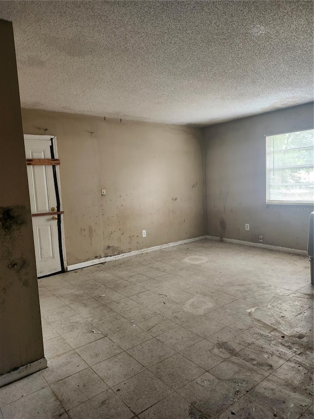 spare room featuring a textured ceiling