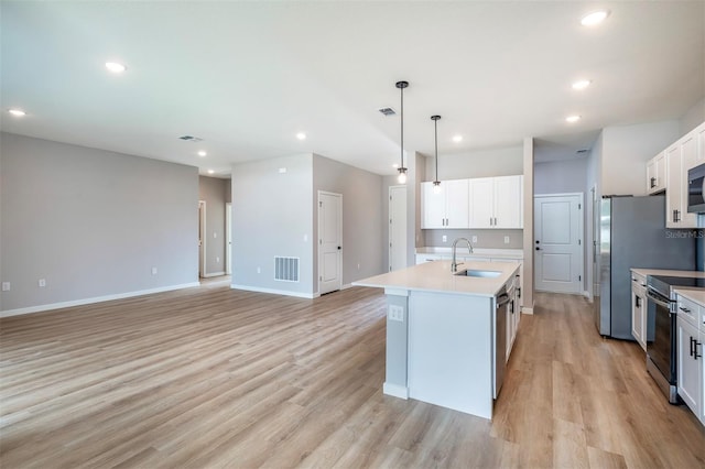 9552 SW 40th Ter, Ocala, FL 34476 - kitchen featuring appliances with stainless steel finishes, a kitchen island with sink, light countertops, light wood finished floors, and pendant lighting