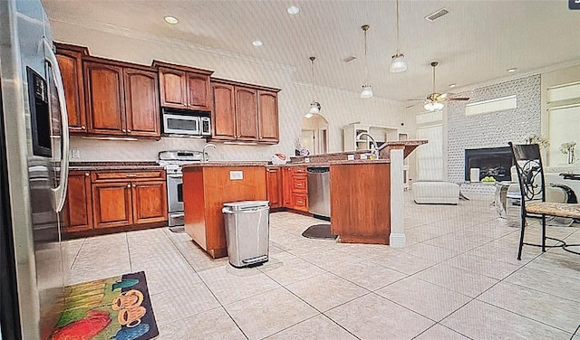 kitchen with visible vents, a peninsula, stainless steel appliances, a kitchen island, and open floor plan