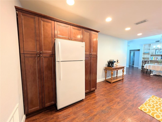 kitchen featuring recessed lighting, visible vents, freestanding refrigerator, baseboards, and dark wood-style flooring