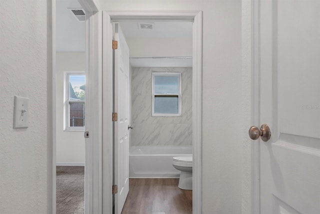 4246 NE 32nd Cir, Ocala, FL 34479 - full bathroom featuring visible vents, toilet, wood finished floors, and a textured wall