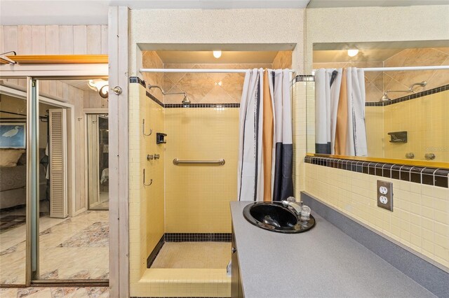 31 SE Chinica Dr, Summerfield, FL 34491 - full bath featuring a shower stall and vanity