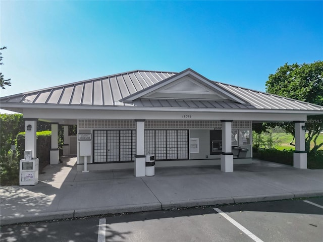 surrounding community with mail area