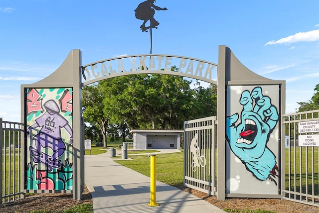 935 NE Sanchez Ave, Ocala, FL 34470 - surrounding community featuring a gate, a lawn, and fence