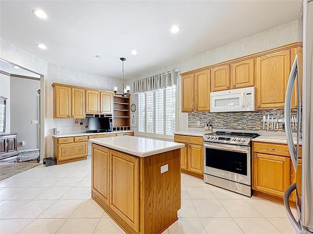 kitchen with stainless steel appliances, light tile patterned floors, a center island, and light countertops