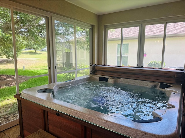 sunroom / solarium featuring a jacuzzi