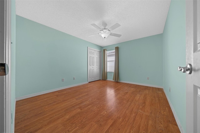 882 Tanglewood Pl, The Villages, FL 32162 - unfurnished room with baseboards, a textured ceiling, wood finished floors, and ceiling fan