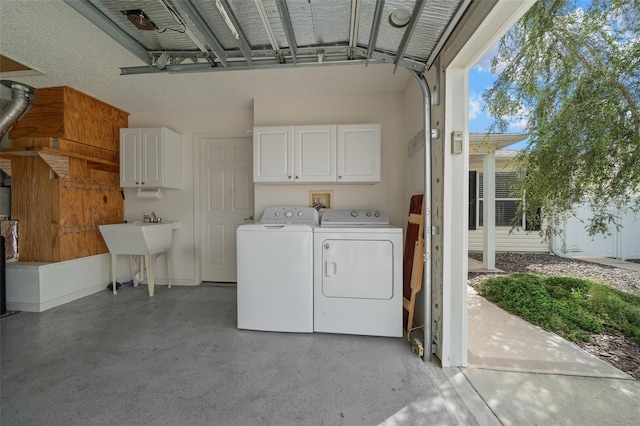 882 Tanglewood Pl, The Villages, FL 32162 - clothes washing area featuring a sink and washing machine and dryer