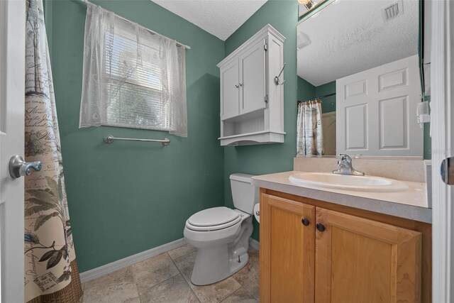 882 Tanglewood Pl, The Villages, FL 32162 - bathroom featuring a textured ceiling, vanity, visible vents, toilet, and baseboards
