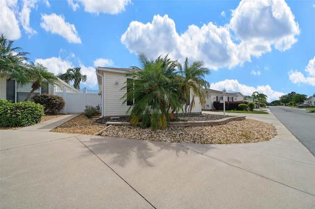 882 Tanglewood Pl, The Villages, FL 32162 - view of property exterior featuring driveway and fence