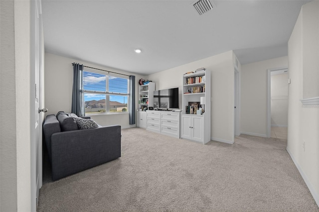 living room featuring visible vents, baseboards, recessed lighting, and light carpet