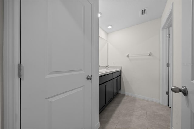 bathroom with vanity, visible vents, and baseboards