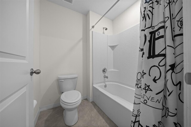 bathroom with tile patterned flooring, visible vents, toilet, shower / tub combo with curtain, and baseboards