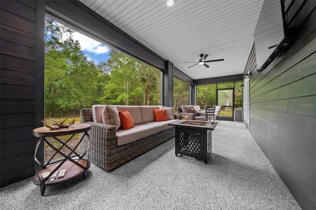 exterior space with outdoor lounge area and a ceiling fan