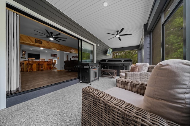 sunroom with ceiling fan