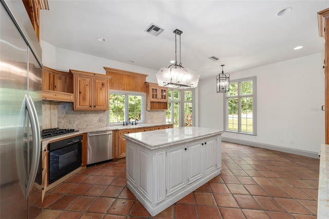 1251 SW 43rd Pl, Ocala, FL 34471 - kitchen featuring black appliances, a chandelier, tasteful backsplash, a center island, and recessed lighting