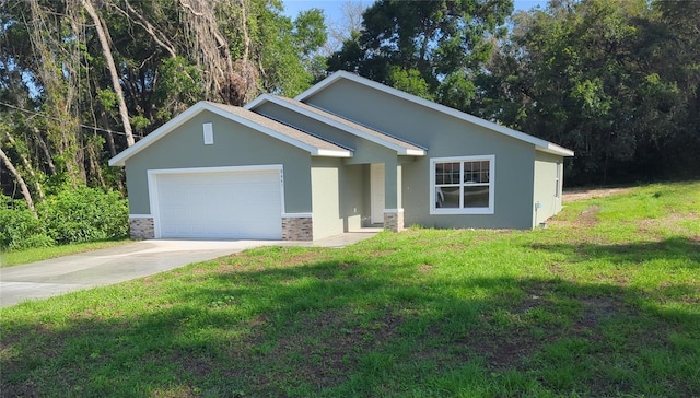 8661 Juniper Rd, Ocala, FL 34480 - single story home with an attached garage, driveway, a front lawn, and stucco siding