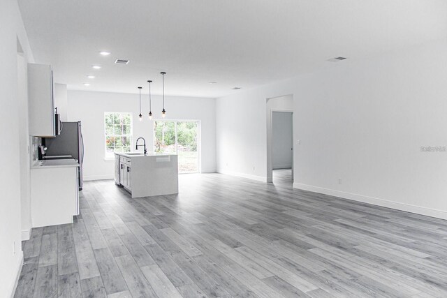 455 Marion Oaks Dr, Ocala, FL 34473 - living room featuring recessed lighting, visible vents, light wood-type flooring, and baseboards