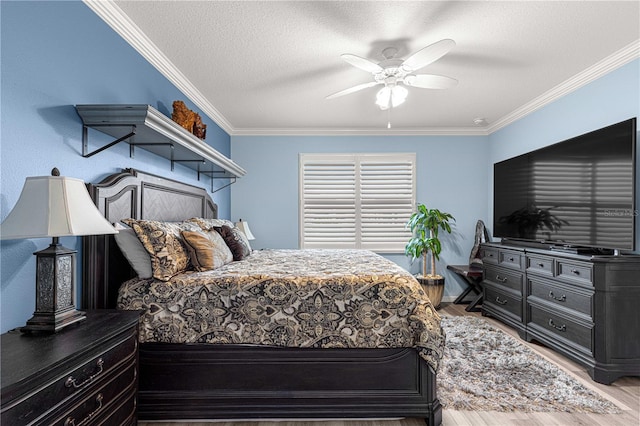 5220 Sunshine Dr, Wildwood, FL 34785 - bedroom featuring ornamental molding, a ceiling fan, wood finished floors, and a textured ceiling