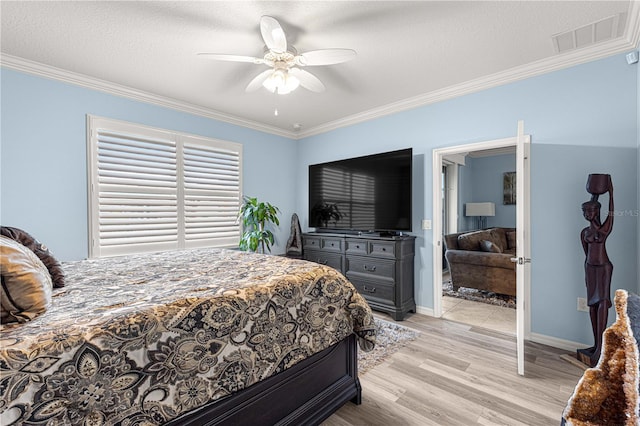 5220 Sunshine Dr, Wildwood, FL 34785 - bedroom featuring visible vents, a ceiling fan, light wood-style floors, a textured ceiling, and crown molding