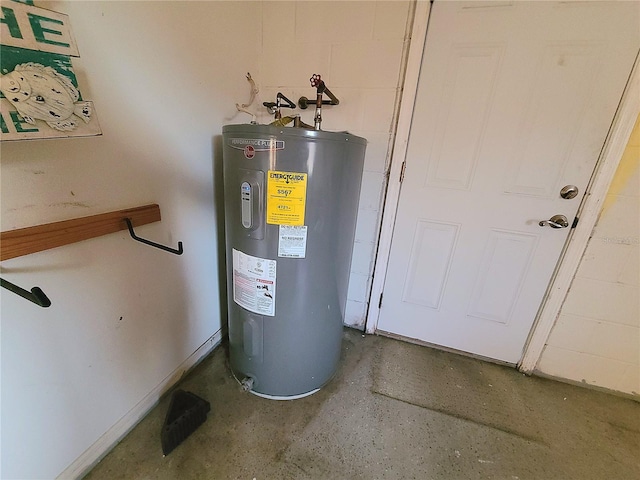 5606 SW 107th St, Ocala, FL 34476 - utility room with water heater
