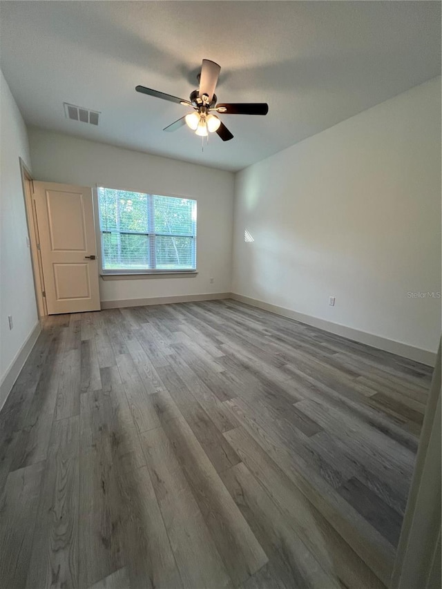 1581 W Saint Elizabeth Pl, Citrus Springs, FL 34434 - spare room featuring wood finished floors, visible vents, ceiling fan, and baseboards