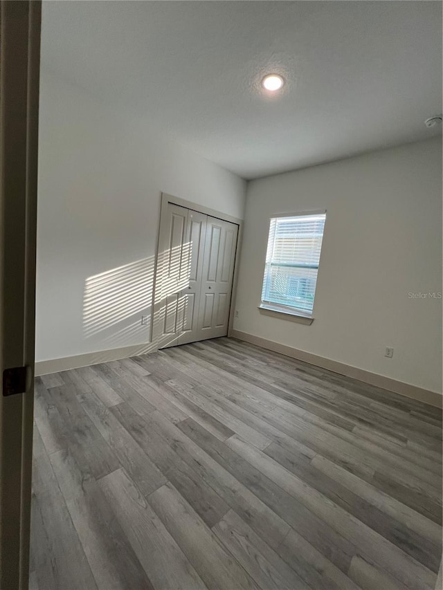1581 W Saint Elizabeth Pl, Citrus Springs, FL 34434 - empty room featuring wood finished floors, recessed lighting, and baseboards