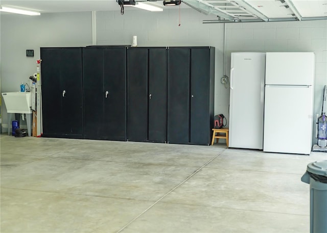 7407 SW 202nd Ct, Dunnellon, FL 34431 - garage featuring freestanding refrigerator