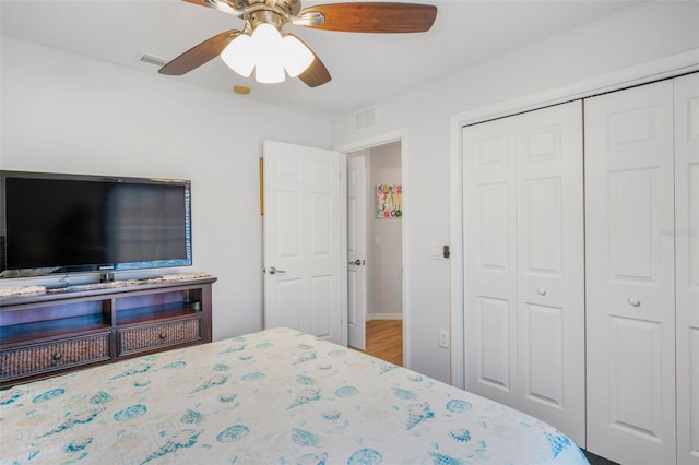 4277 E Bennett St, Inverness, FL 34453 - bedroom with visible vents, a closet, and ceiling fan