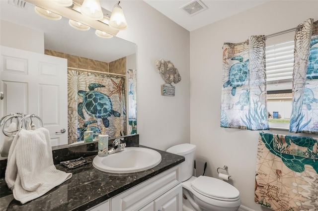 4277 E Bennett St, Inverness, FL 34453 - bathroom featuring a shower with shower curtain, vanity, visible vents, and toilet