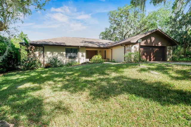 4401 E Windmill Dr, Inverness, FL 34453 - view of front facade with a front yard, an attached garage, stone siding, and stucco siding