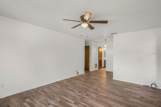 4401 E Windmill Dr, Inverness, FL 34453 - spare room with a textured ceiling, wood finished floors, a ceiling fan, and visible vents