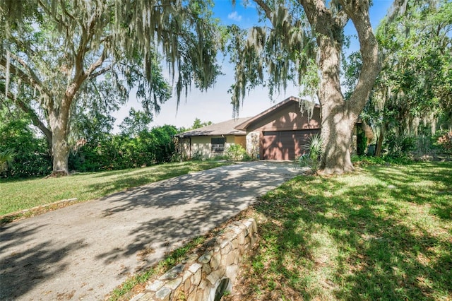 4401 E Windmill Dr, Inverness, FL 34453 - ranch-style home featuring a front yard, an attached garage, and driveway