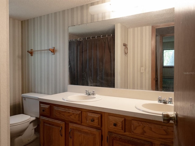 11420 NW 110th Ave, Reddick, FL 32686 - full bathroom featuring toilet, a textured ceiling, a sink, and wallpapered walls